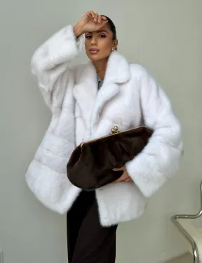 Белый норковый полушубок