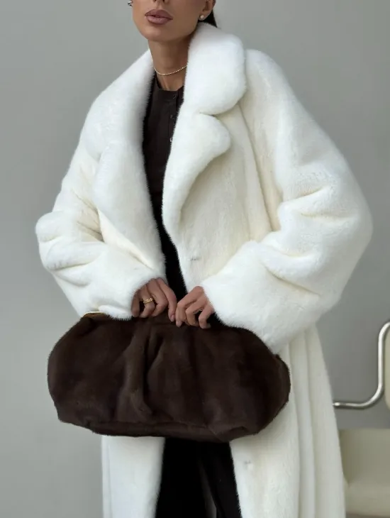 Белая длинная норковая шуба