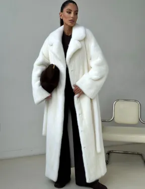 Белая длинная норковая шуба