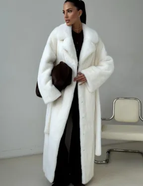 Белая длинная норковая шуба