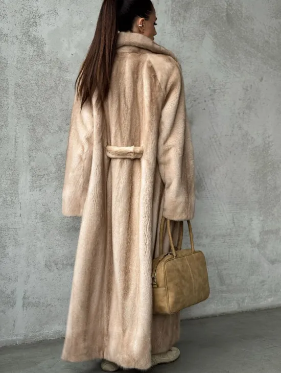 Длинная норковая шуба пастель