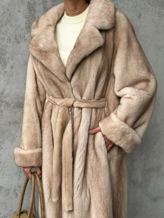 Длинная норковая шуба пастель