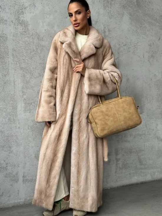 Длинная норковая шуба пастель