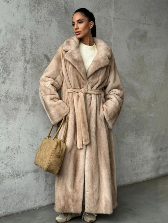 Длинная норковая шуба пастель