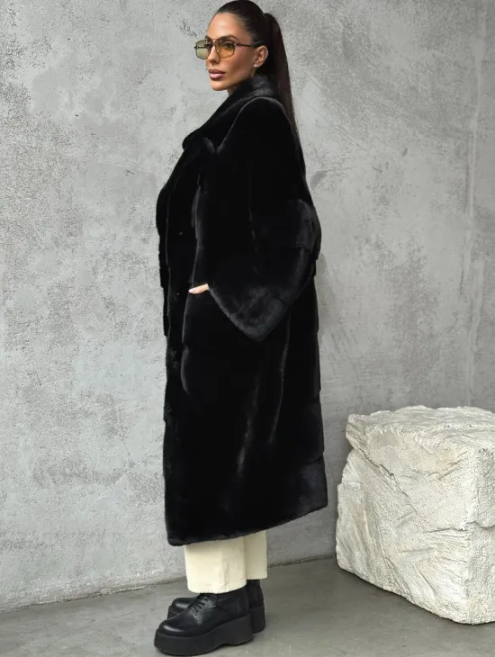Черная шуба из меха норки SAGA FURS