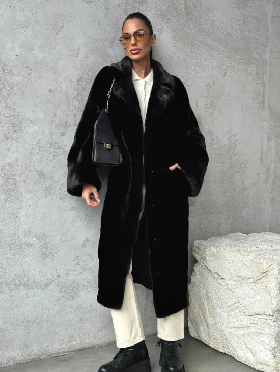 Черная шуба из меха норки SAGA FURS