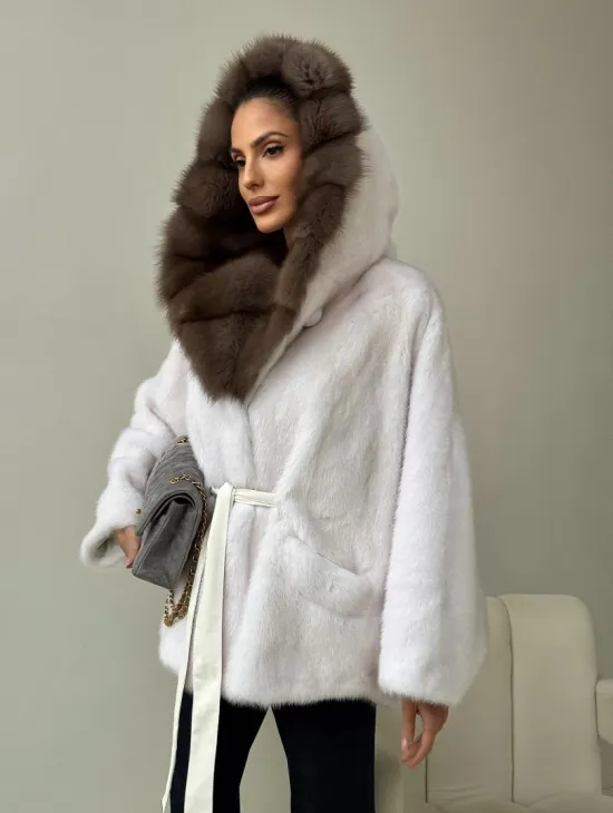 Белый норковый полушубок с куницей -  летучая мышь