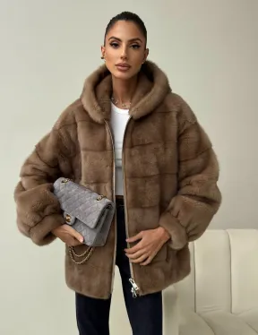 Бежевая норковая куртка с капюшоном
