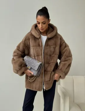 Бежевая норковая куртка с капюшоном