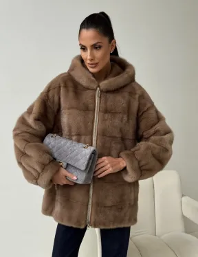 Бежевая норковая куртка с капюшоном