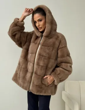 Бежевая норковая куртка с капюшоном