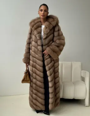 Длинная шуба из меха куницы с капюшоном