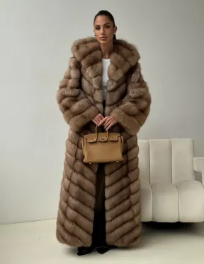 Длинная шуба из меха куницы с капюшоном