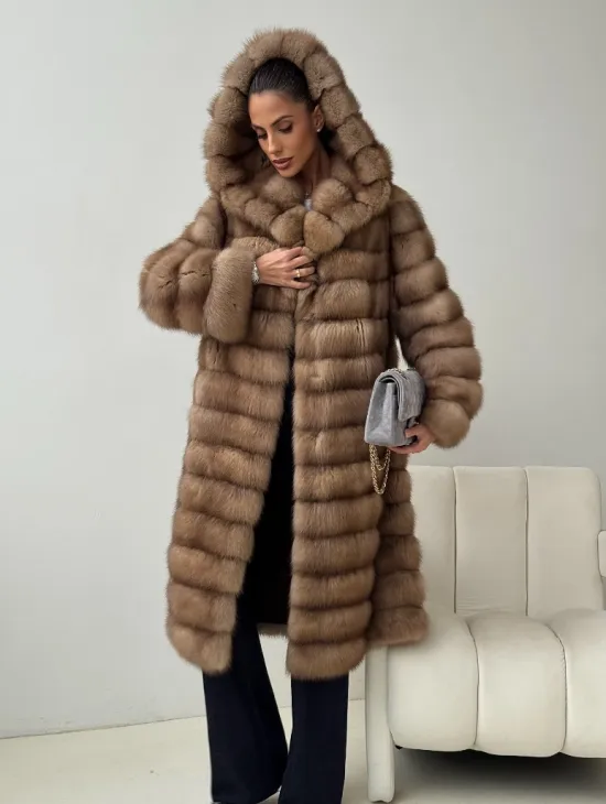 Шуба из куницы с капюшоном кобра