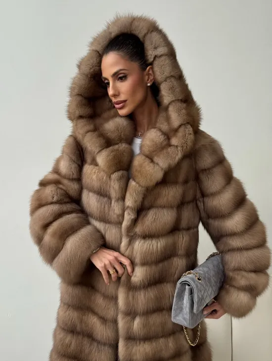 Шуба из куницы с капюшоном кобра