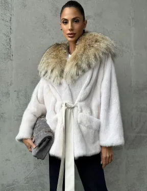 Светлая норковая шуба с капюшоном