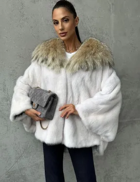 Светлая норковая шуба с капюшоном