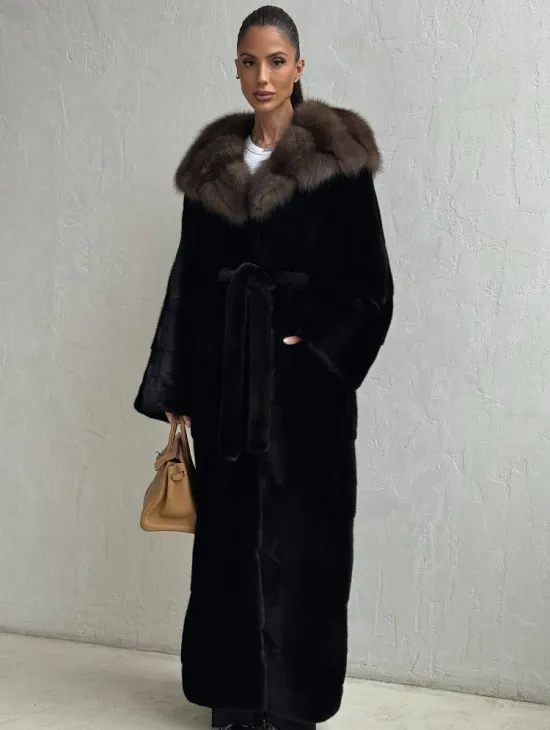 Длинная шуба из аукционного меха норки SAGA FURS