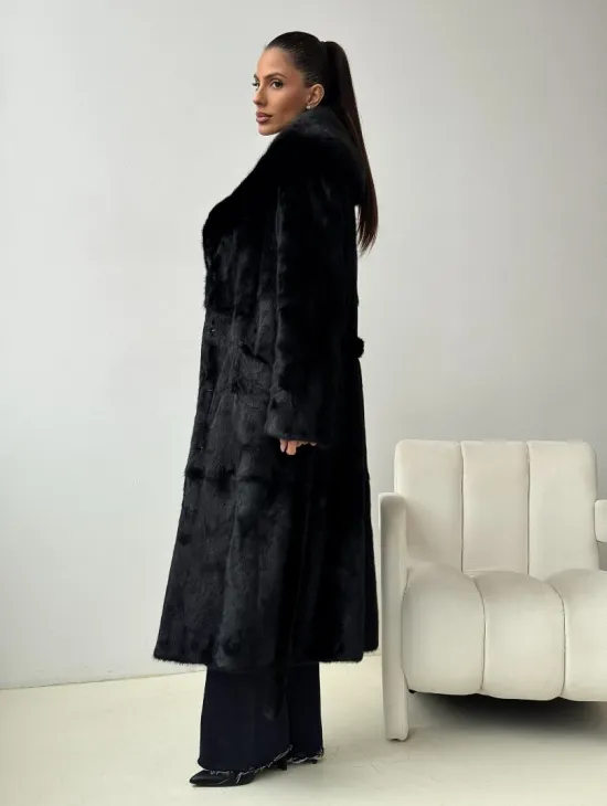 Черная норковая шуба с капюшоном