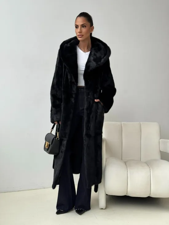 Черная норковая шуба с капюшоном