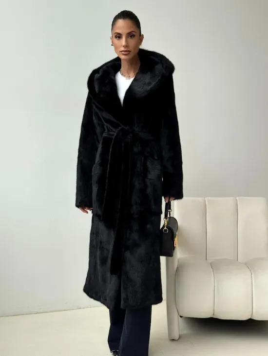Черная норковая шуба с капюшоном