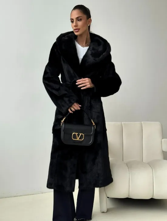 Черная норковая шуба с капюшоном