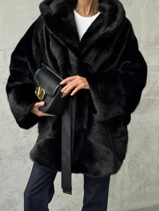 Полушубок черный норковый с капюшоном