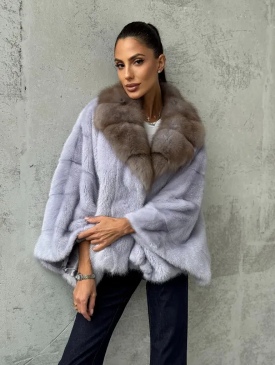 Короткая норковая шуба с воротником куницы