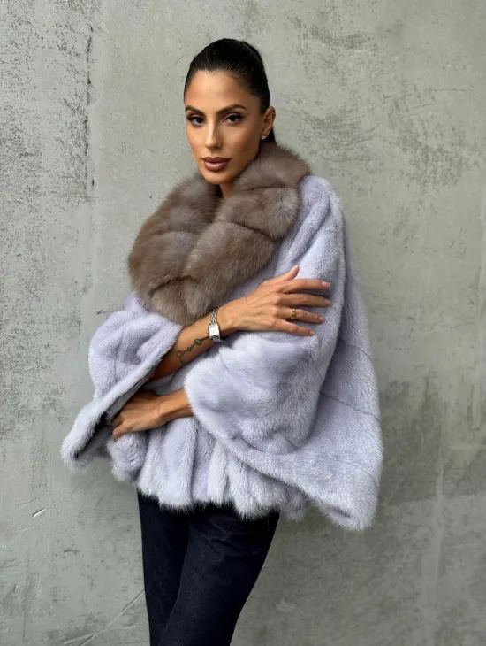 Короткая норковая шуба с воротником куницы