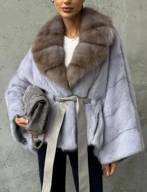 Короткая норковая шуба с воротником куницы