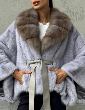Короткая норковая шуба с воротником куницы