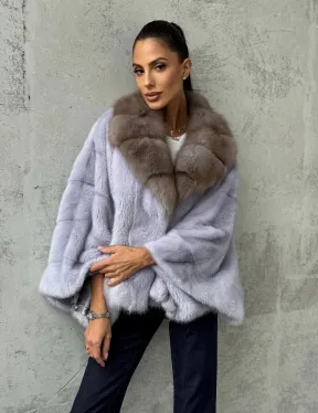 Короткая норковая шуба с воротником куницы