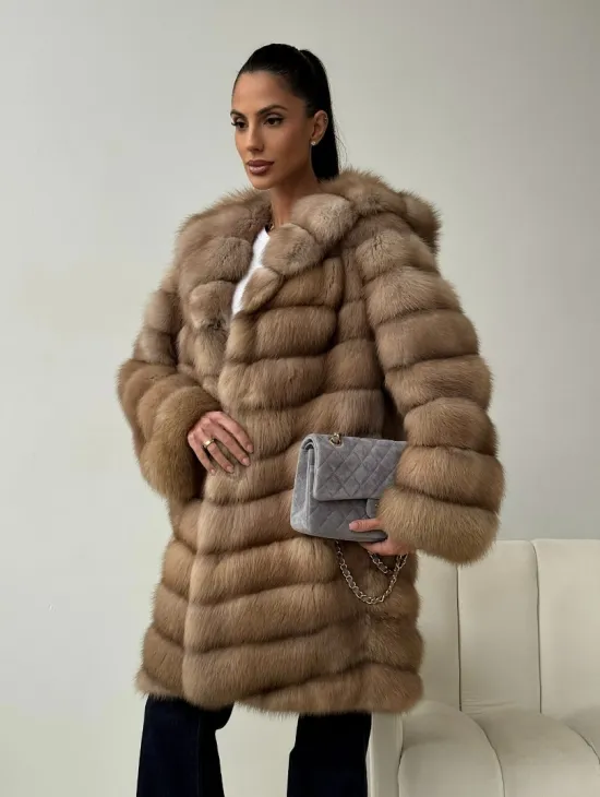 Шуба из куницы с капюшоном в цвете тор-тор