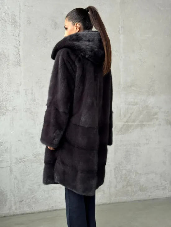 Женская норковая шуба с капюшоном