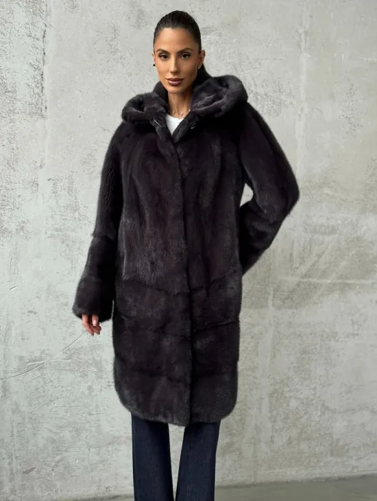 Женская норковая шуба с капюшоном
