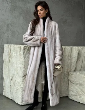 Светлая шуба из натуральной скандинавской норки