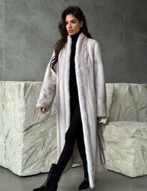 Светлая шуба из натуральной скандинавской норки