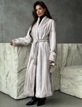 Светлая шуба из натуральной скандинавской норки