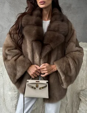 Короткая норковая шуба с воротником куницы