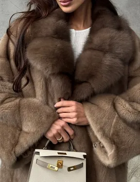 Короткая норковая шуба с воротником куницы