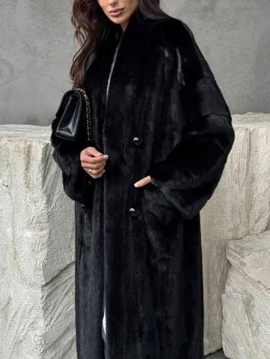 Черная норковая шуба из меха Saga furs