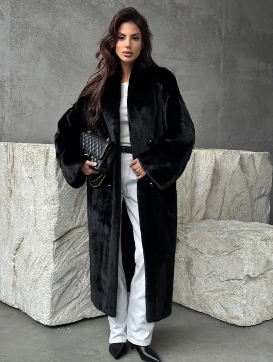 Черная норковая шуба из меха Saga furs