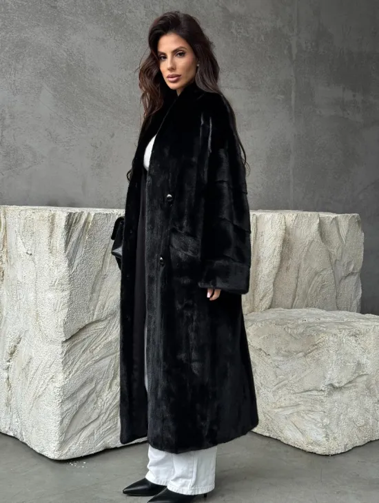 Черная норковая шуба из меха Saga furs