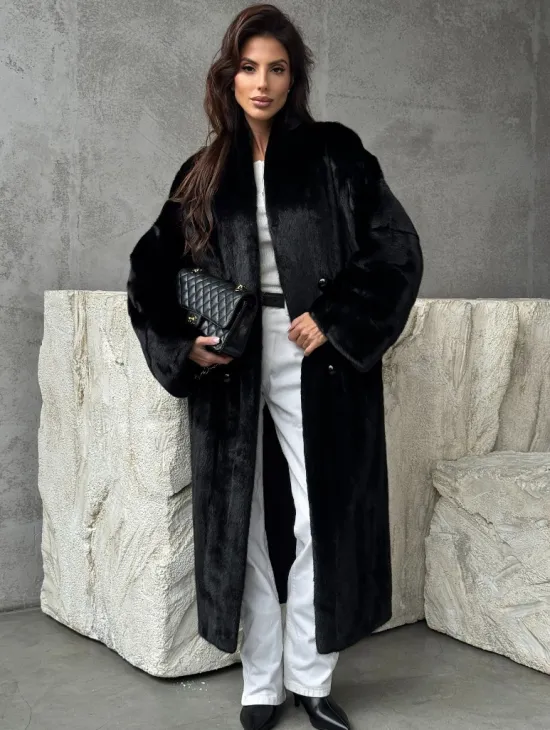 Черная норковая шуба из меха Saga furs