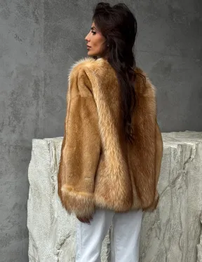 Норковый жакет с отделкой из меха енота