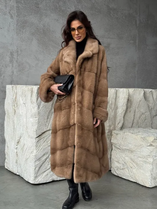 Бежевая норковая шуба oversize