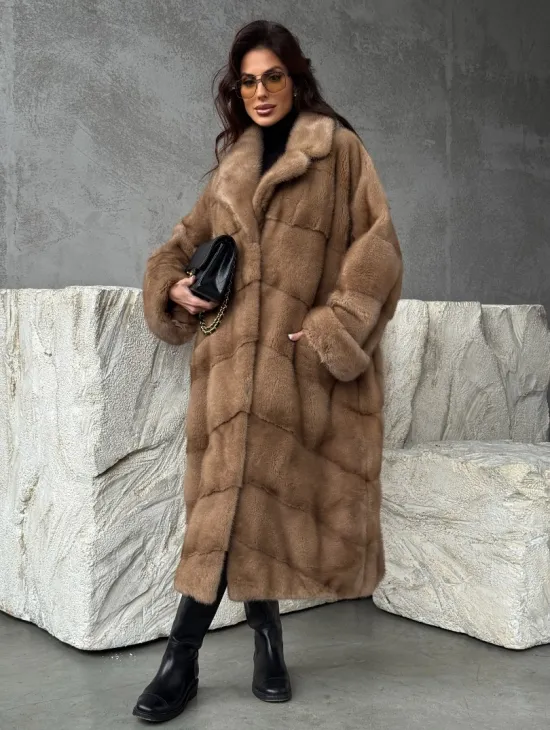 Бежевая норковая шуба oversize