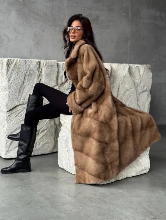 Бежевая норковая шуба oversize