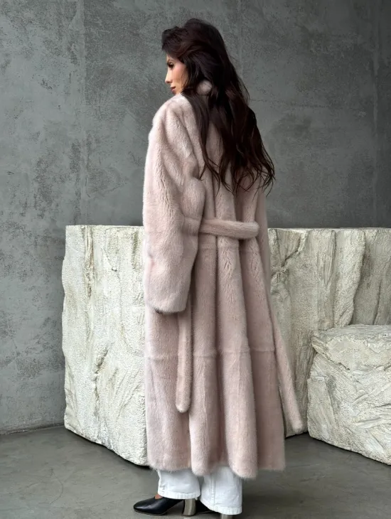 Светлая классическая норковая шуба