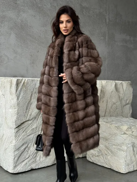 Шуба из куницы V-образный воротник